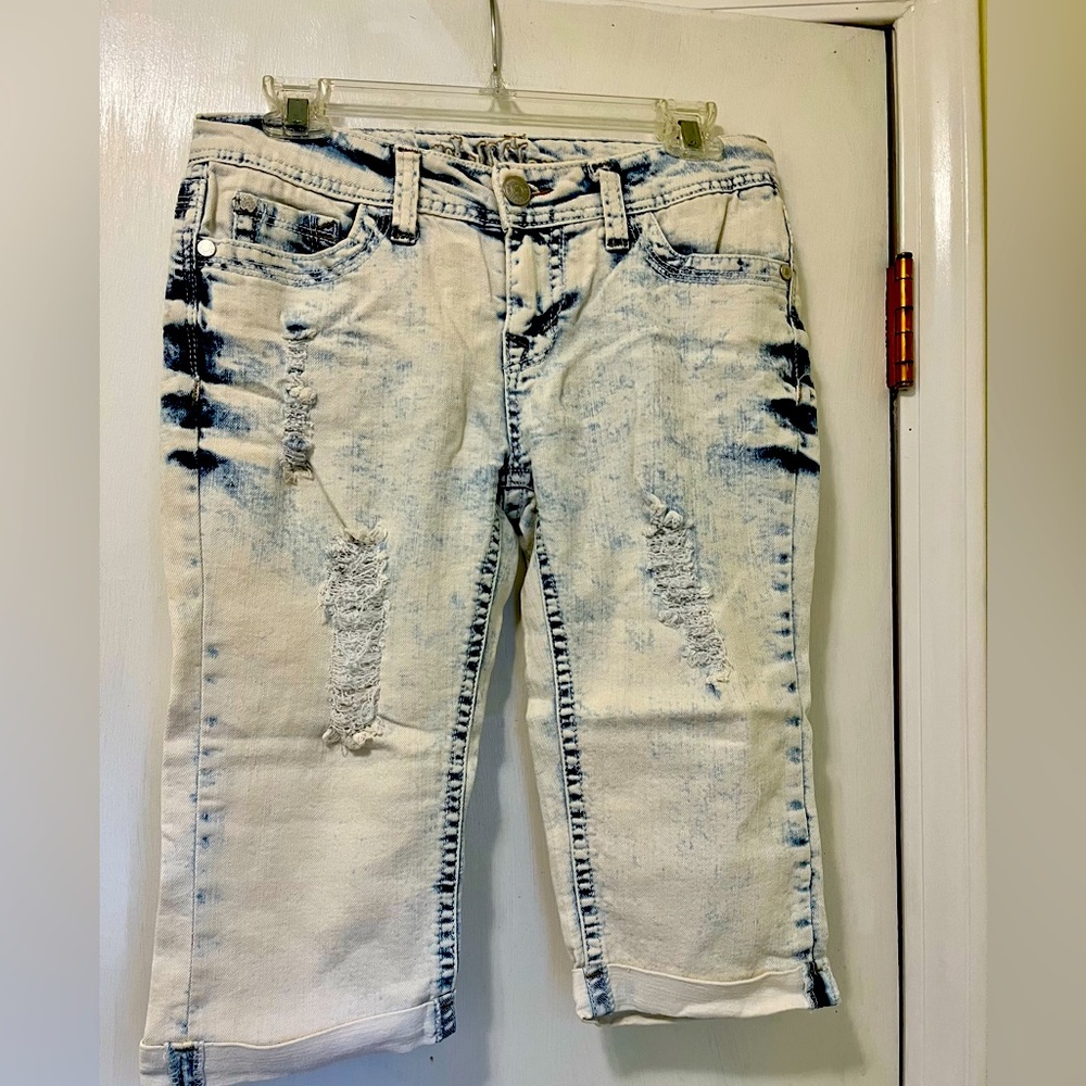 Wallflower Bleached Distressed Denim Long Shorts Low Rise Retro Size 7 30” waist